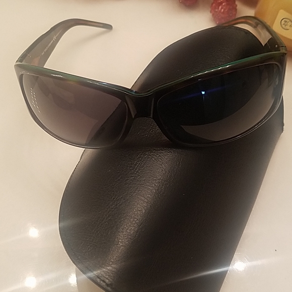 Dolce and Gabbana sunglasses - Picture 1 of 5